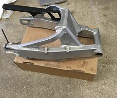 suzuki gsxr 1000 k1/2 swingarm (as new)