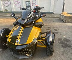 Can am spyder Bombardier