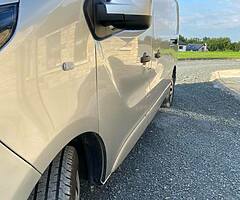 Vauxhall vivaro, Renault traffic - Image 8/10