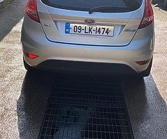 09 Ford Fiesta