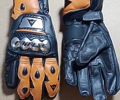 Customized suit included boots gloves complete set with original quality in best price of 350£