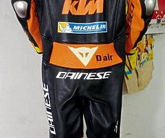 Customized suit included boots gloves complete set with original quality in best price of 350£ - Image 8/10