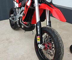 Aprilioa SXV 550