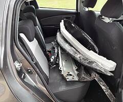201 TOYOTA YARIS DAMAGED - Image 8/9