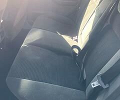 Ford Focus 06 - Image 5/6