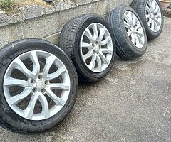 Land rover 20s genuine alloy wheels with good tyres