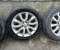 Land rover 20s genuine alloy wheels with good tyres