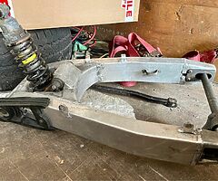 Suzuki Bandit 1200 mk1 1999 swingarm complete with linkage and good shock plus spindle