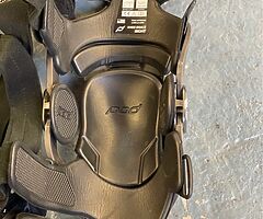 Pod K4 knee braces