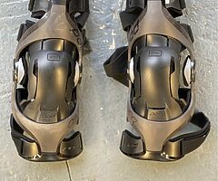 Pod K4 knee braces - Image 4/4