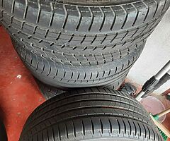 Alloys tyres like new
Five off..they were fitted to ford..