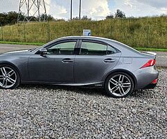 2015 lexus is300h. - Image 4/10