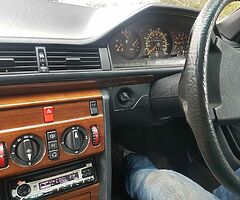 1990 Mercedes-Benz 230 - Image 7/8