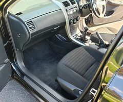 2010 Toyota corolla - Image 8/10