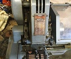 MILLING MACHINE
