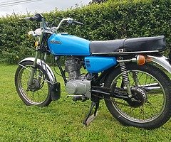 1982 HONDA CG125.