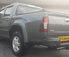 2011 Isuzu Rodeo - Image 8/10