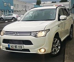 142 Mitsubishi Outlander 2.0 Hybrid Auto Plug in 133k miles