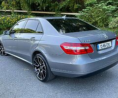 Mercedes E200 Automatic - Image 3/8