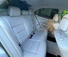 Mercedes E200 Automatic - Image 4/8