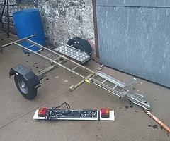 Single bike trailer with light bar