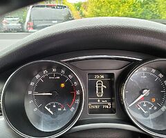 Skoda Superb 08 TDI 2.0 - Image 4/6