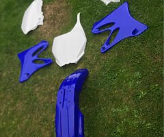 Yz 125 plastics 
NO REAR FENDER