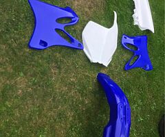 Yz 125 plastics 
NO REAR FENDER