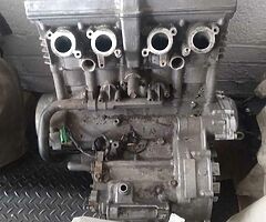 Yamaha fzr600 engine