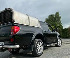Mitsubishi challenger L200 jeep