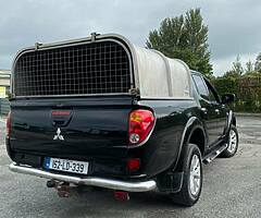 Mitsubishi challenger L200 jeep