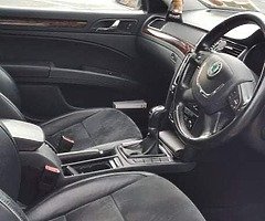 Skoda Superb 2011 - Image 6/10