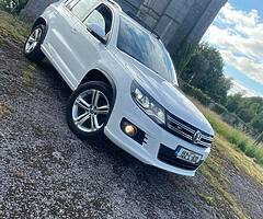 R Line Volkswagen Tiguan - Image 3/8