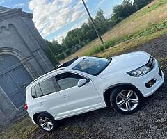 R Line Volkswagen Tiguan - Image 5/8