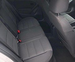VW Golf R Line - Image 4/6
