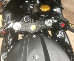 2010 yamaha r1 Big Bang model  black and gold
