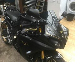 2010 yamaha r1 Big Bang model  black and gold - Image 5/10