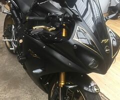2010 yamaha r1 Big Bang model  black and gold - Image 7/10