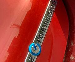 Electric Nissan Leaf - Image 5/9