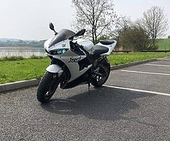 YAMAHA R6
