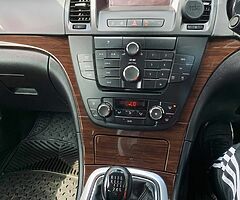 Opel Insignia 2.0 CDTi 2011 - Image 8/10
