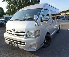 Toyota Hiace Commuter - Image 4/10