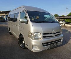 Toyota Hiace Commuter - Image 5/10