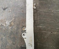 1991 Suzuki DR650 swing arm - Image 4/4