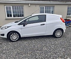 132 Ford fiesta van