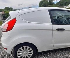 132 Ford fiesta van