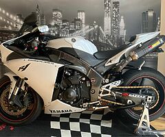Yamaha R1 Big Bang - Image 9/10