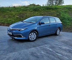 Low mileage Toyota Auris 1.4 D4D - Image 6/8