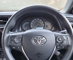 Low mileage Toyota Auris 1.4 D4D - Image 8/8