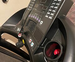 Treadmill for quick sale (READ DESCRIPTION!!)